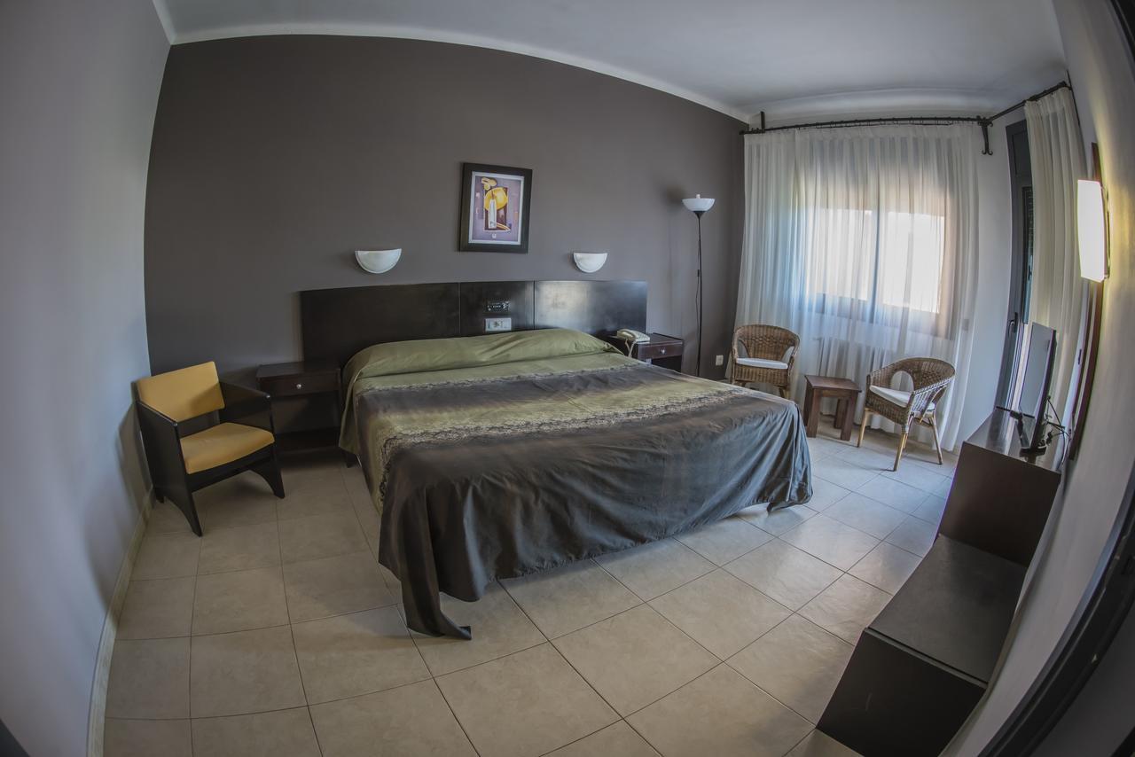 Hotel Gran Sol Solsona Bagian luar foto